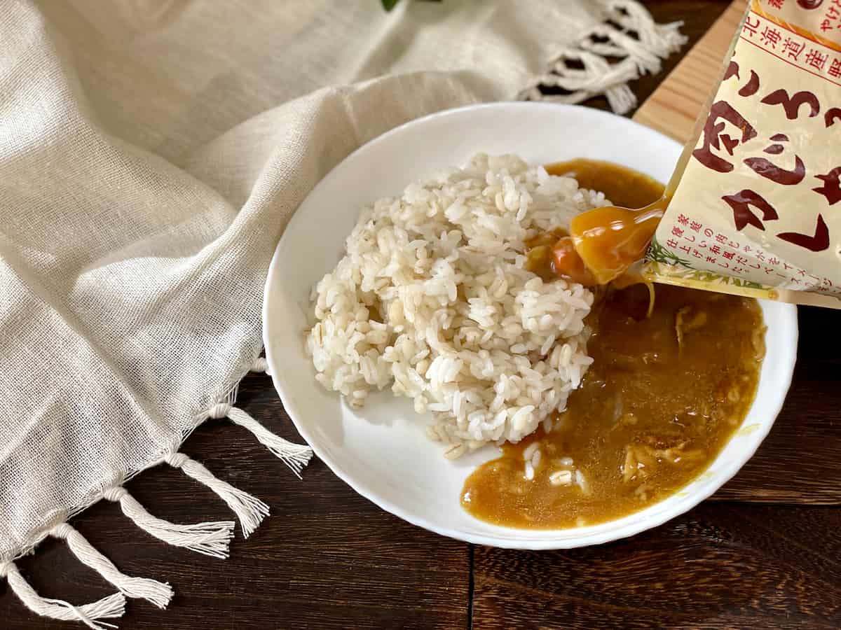 ご飯にカレーをかける