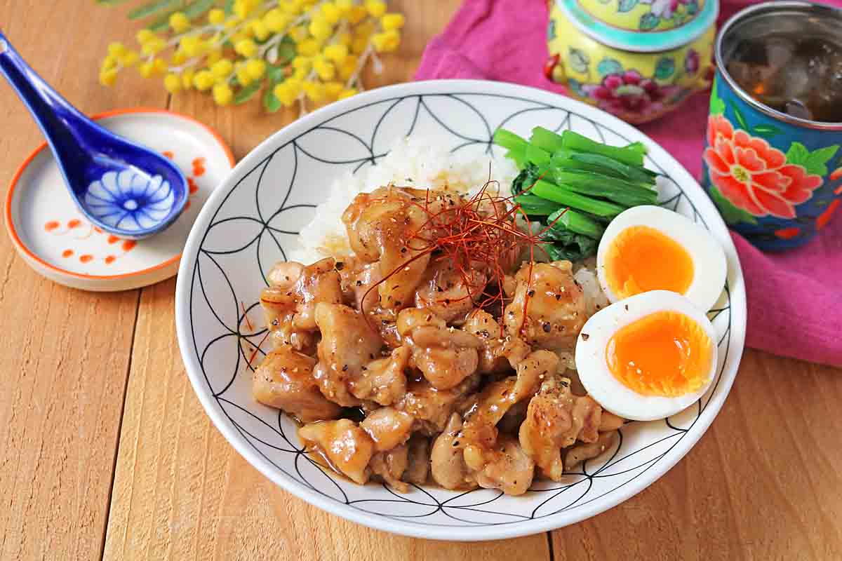 人気の台湾グルメをレンジで簡単に♪「鶏肉の魯肉飯(ルーローハン)風」レシピ
