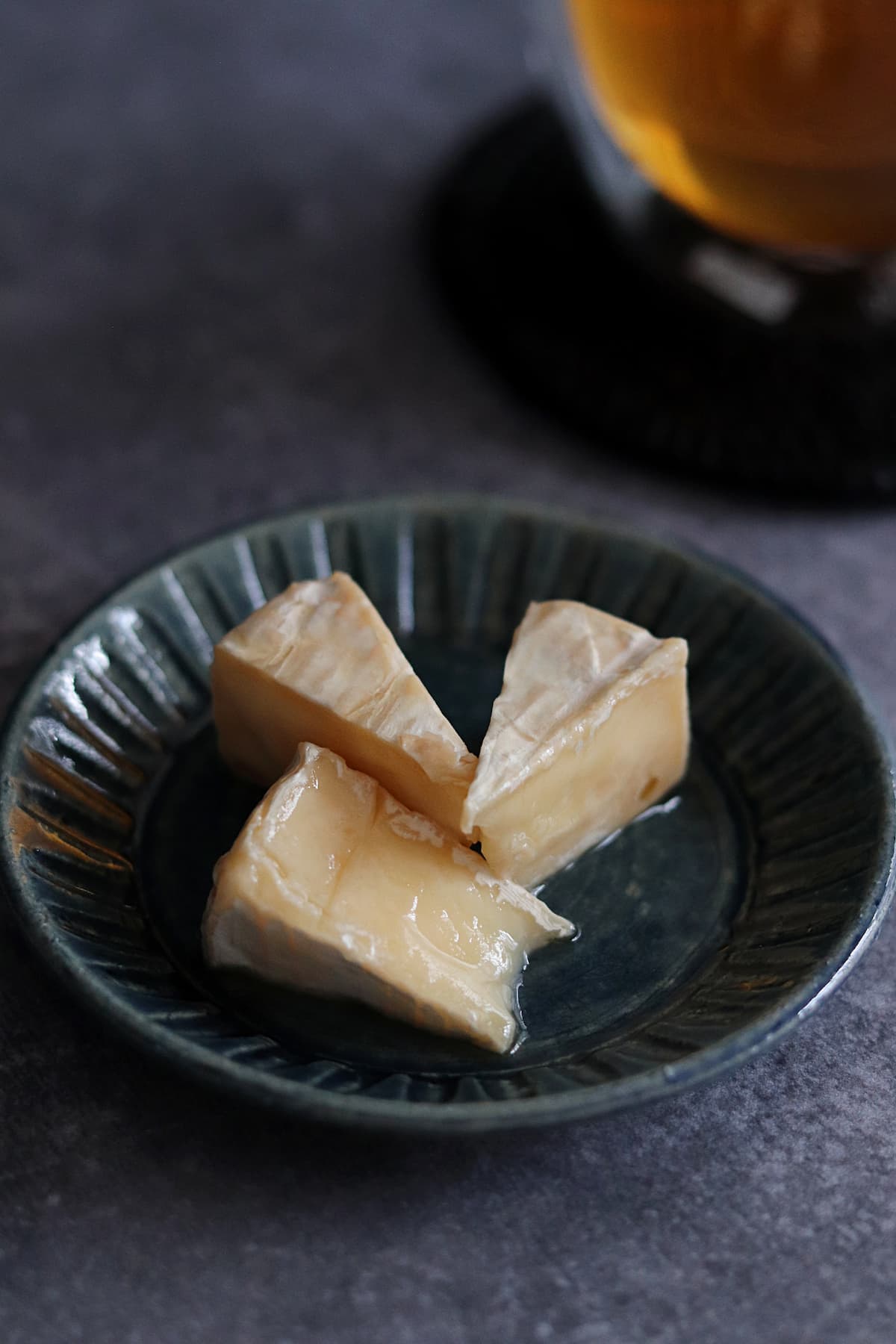 「ほろ酔い酒場」開店！愚痴をつまみに「カマンベールチーズのめんつゆ漬け」はいかが？