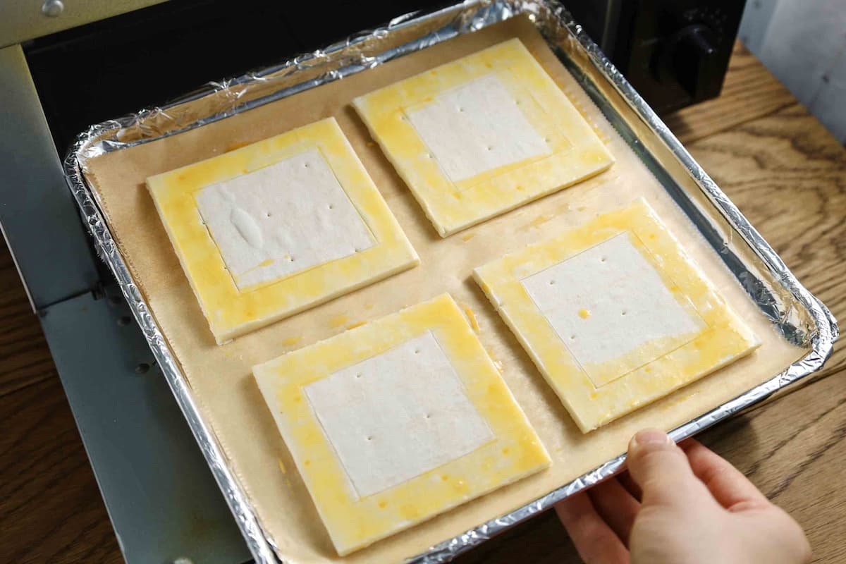 トースターでも焼けちゃう「いちごのカスタードパイ」 