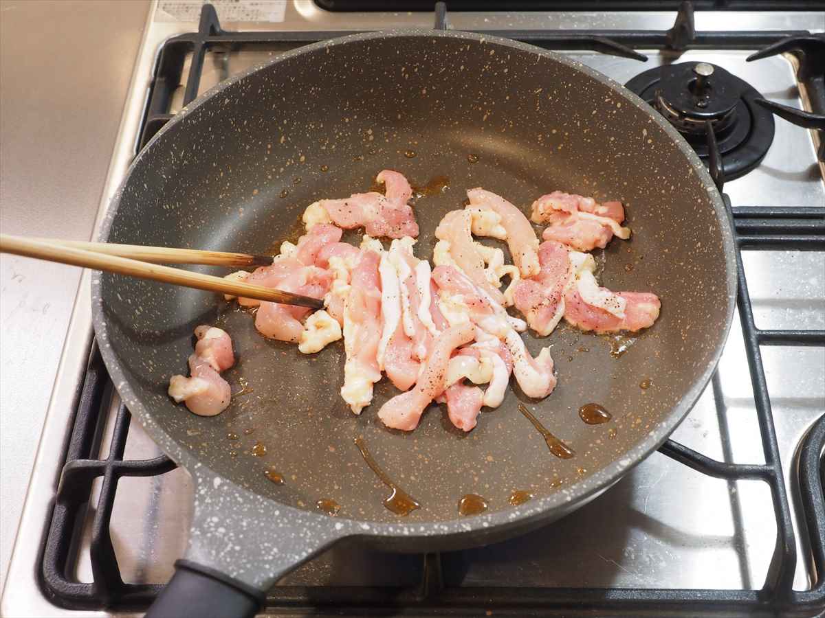 鶏もも肉と春キャベツのチャプチェ風
