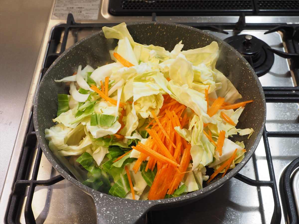 鶏もも肉と春キャベツのチャプチェ風