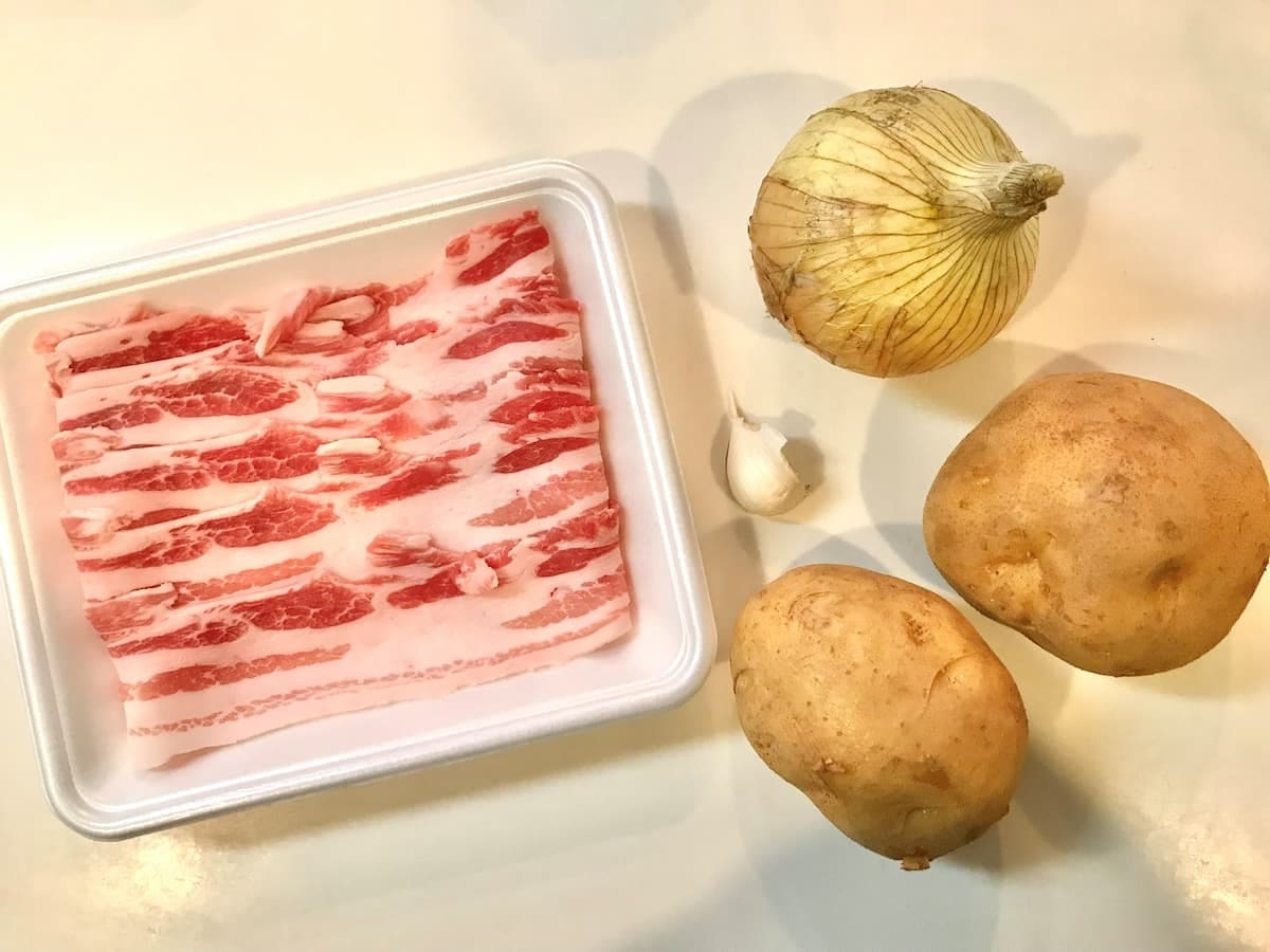 材料　まいのおやつ　新じゃがと新玉ねぎのとろける豚汁