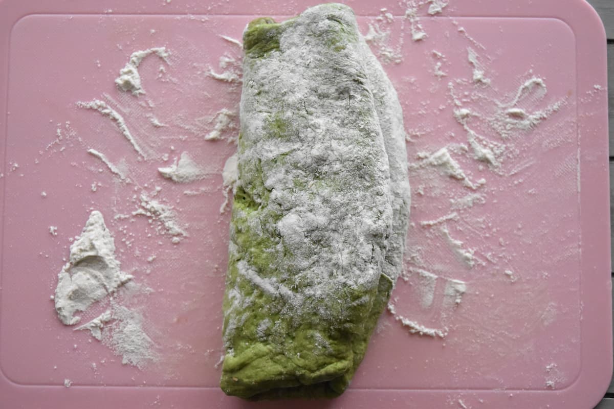 更に半分に折る(抹茶あん食パン)