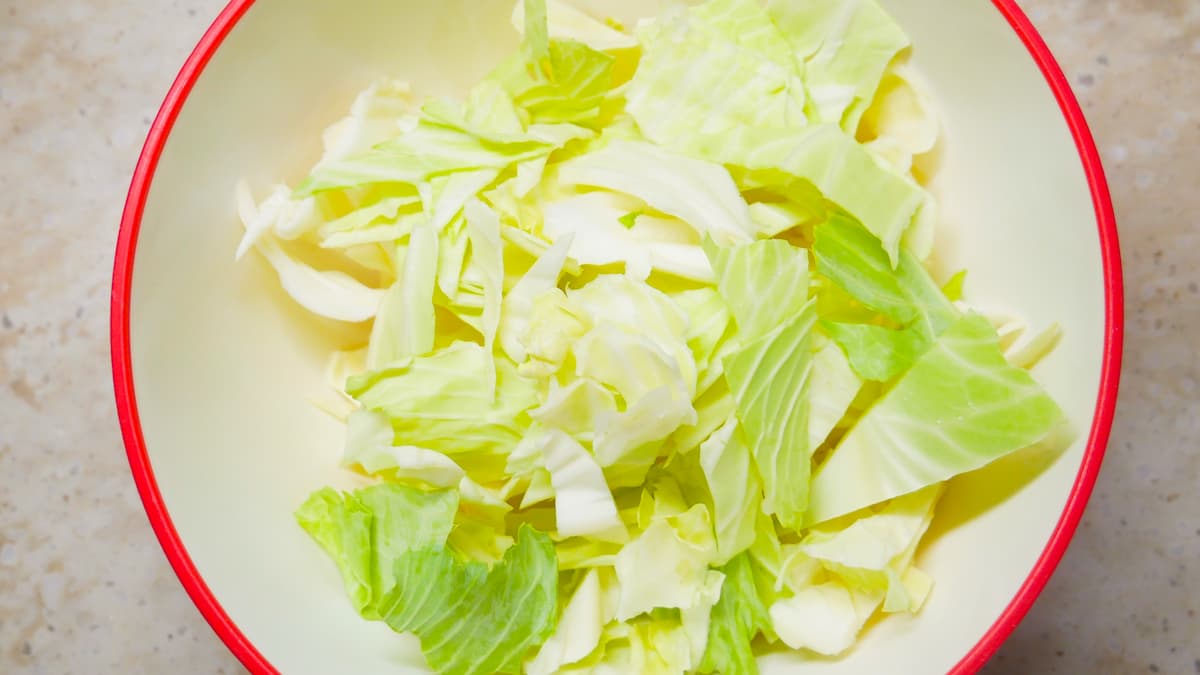 キャベツとわかめの旨塩レモンナムル工程2
