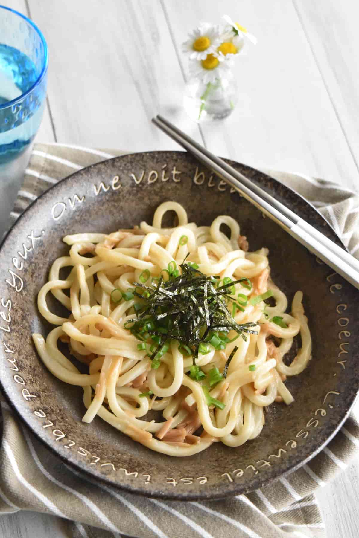 出来上がり(ポリ袋でなめ茸バターうどん)