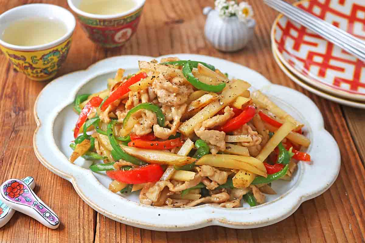 おうちにある材料で簡単!「新じゃがのチンジャオロースー風」レシピ