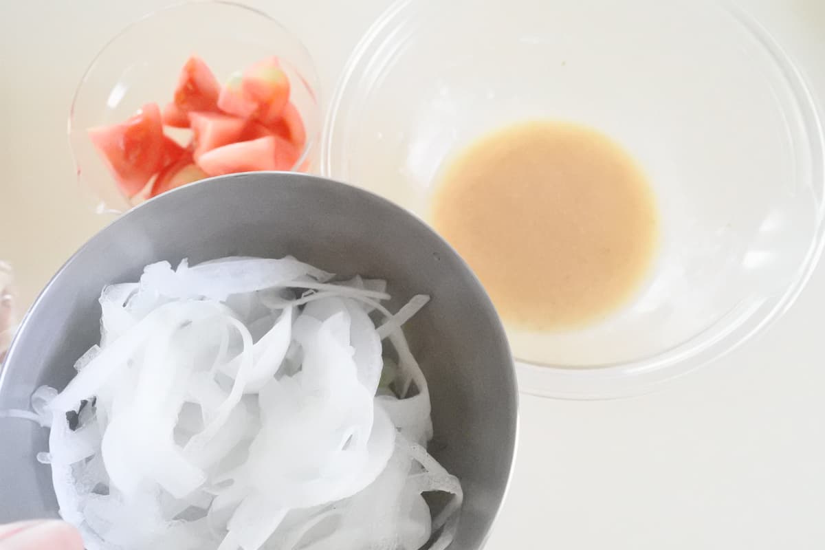 トマトと玉ねぎの塩麹和え