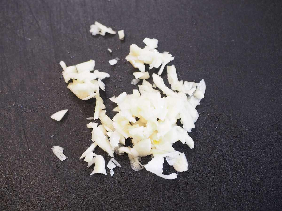 鶏むね肉でがっつり！チキンチーズカルボナーラ