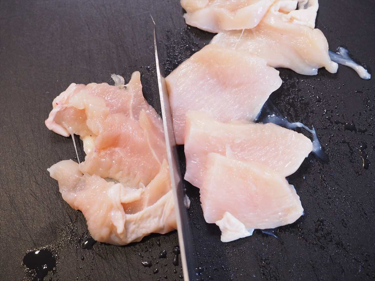 鶏むね肉でがっつり！チキンチーズカルボナーラ