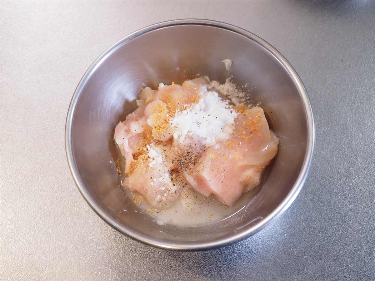 鶏むね肉でがっつり！チキンチーズカルボナーラ