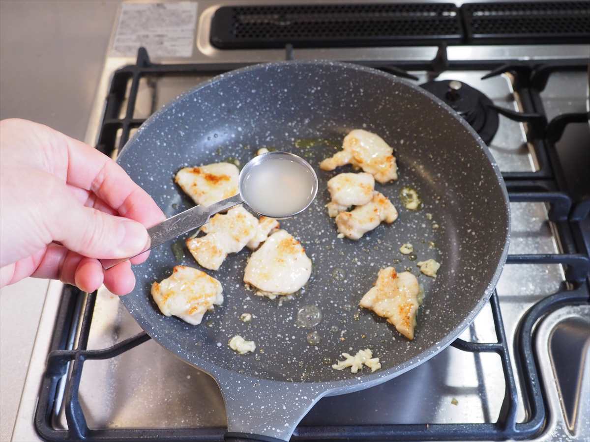 鶏むね肉でがっつり！チキンチーズカルボナーラ