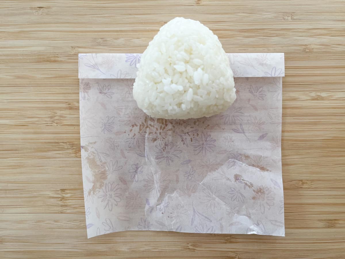 おにぎり包み方1