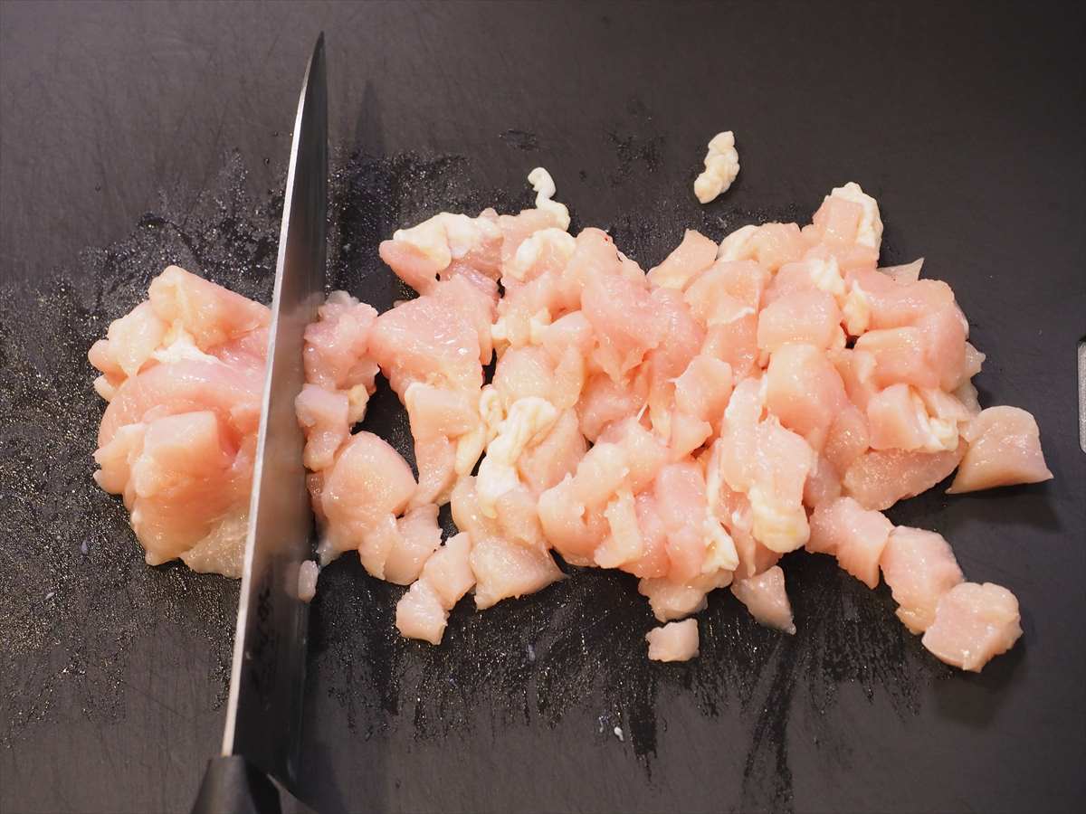 鶏むね肉と新たけのこのサイコロそぼろ