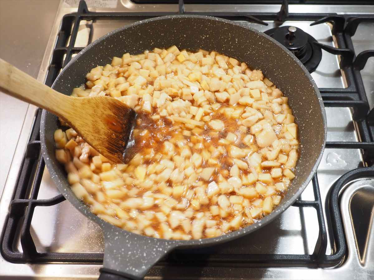鶏むね肉と新たけのこのサイコロそぼろ