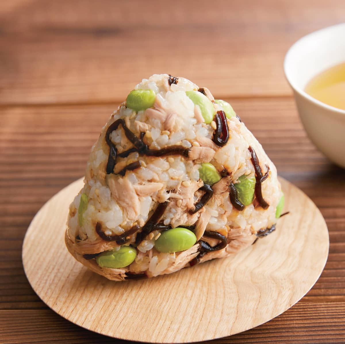 ツナと枝豆と塩昆布の.最強おにぎり