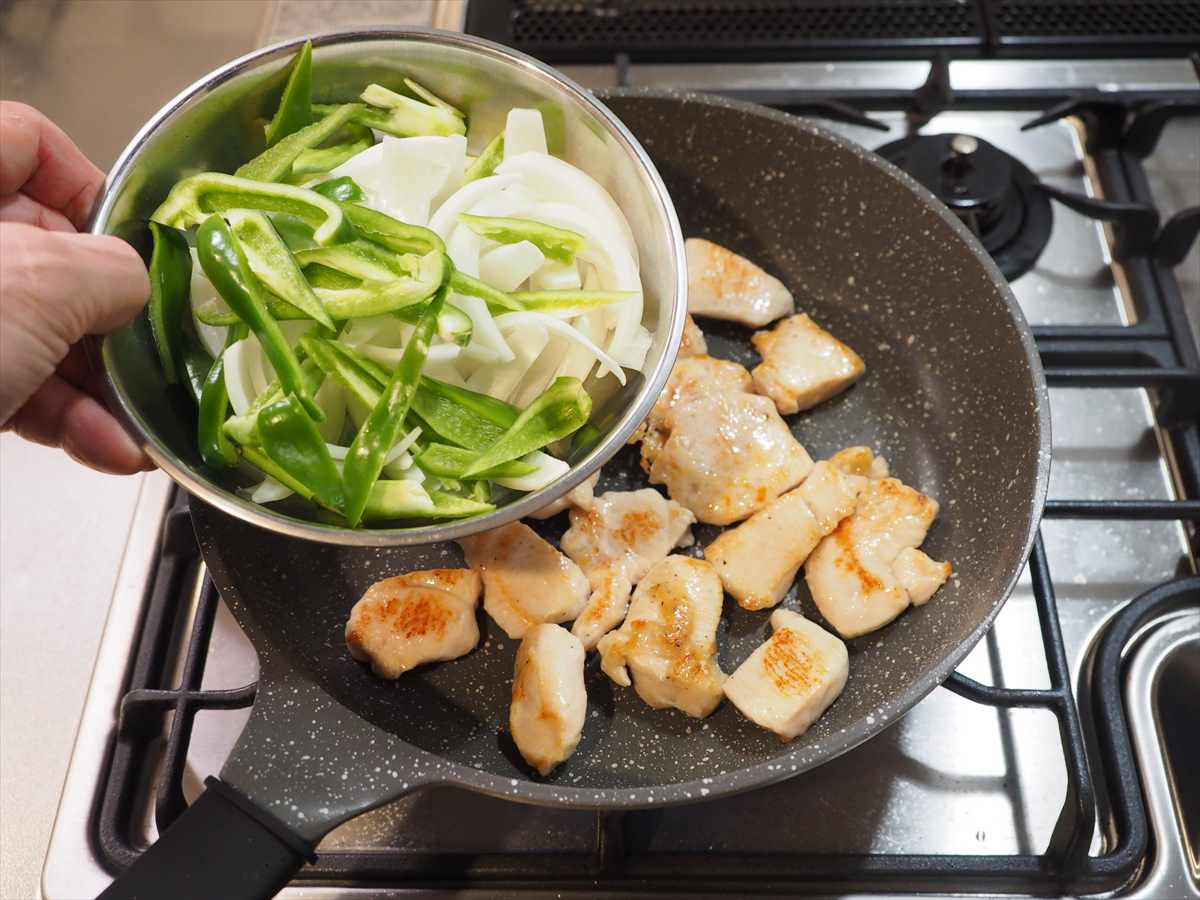 鶏むね肉と半熟たまごのケチャップあんかけ