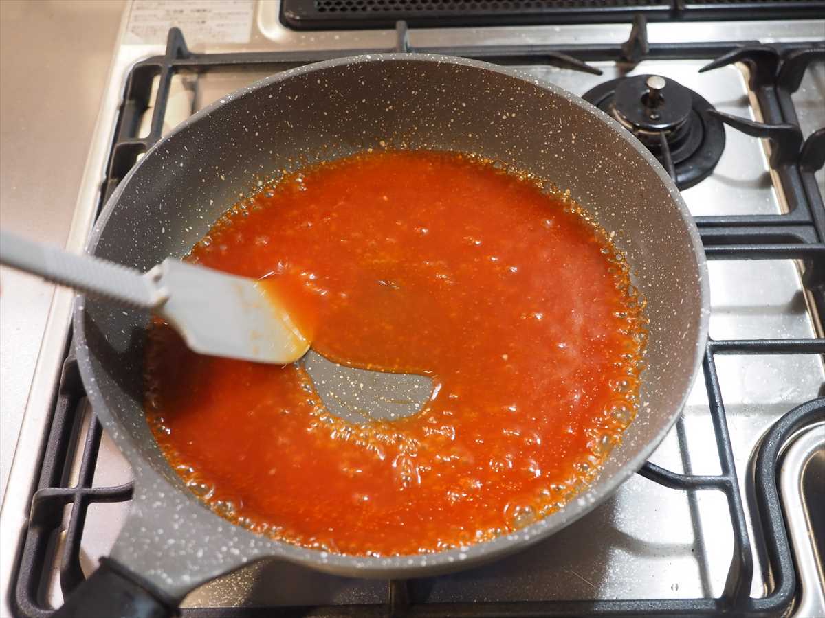 鶏むね肉と半熟たまごのケチャップあんかけ