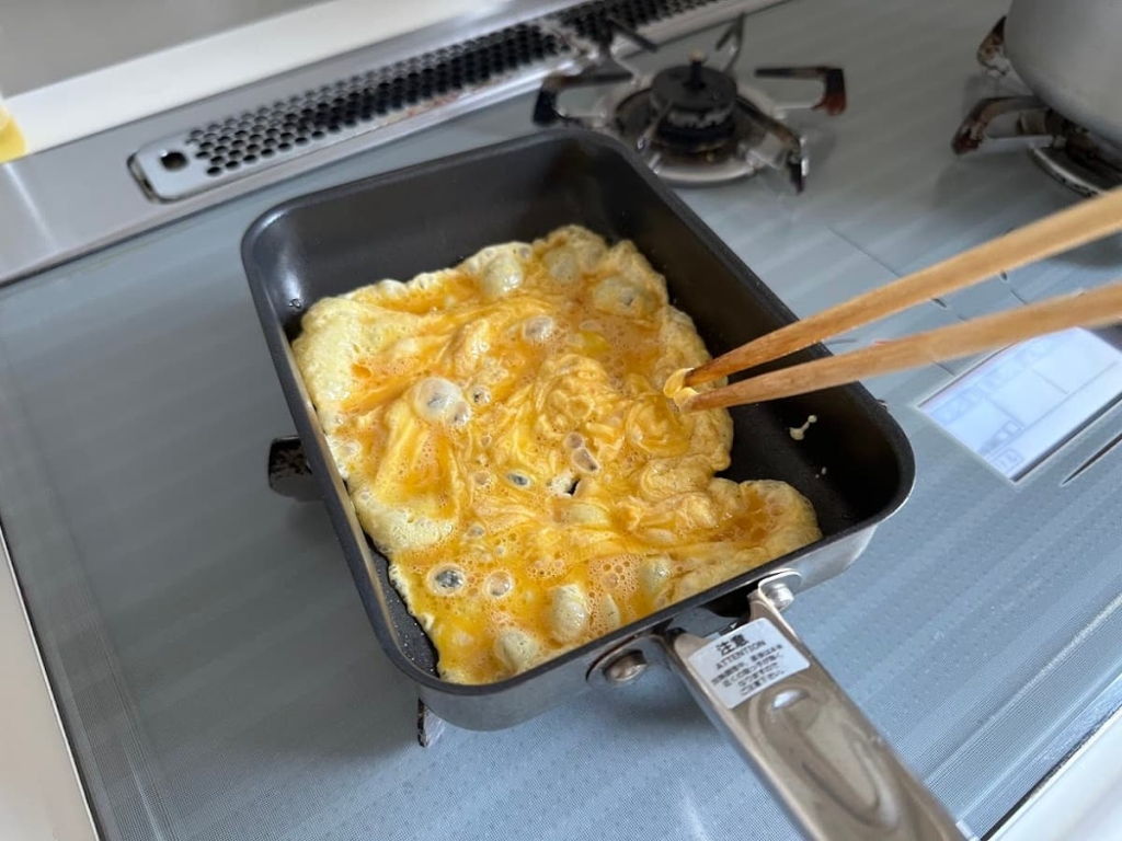 卵焼き作り方　大きくかき混ぜる