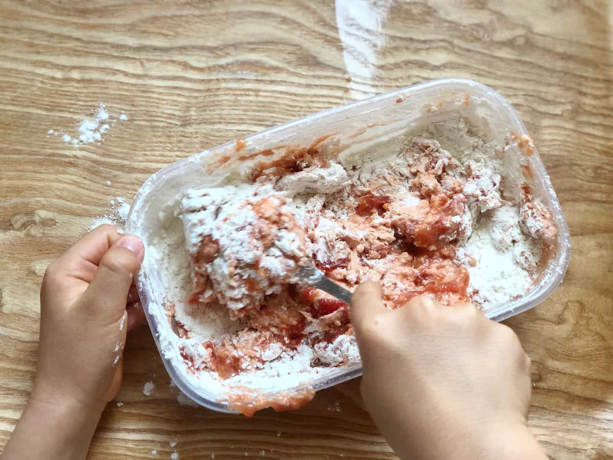 トマト缶　ドデカパン　トマトパン