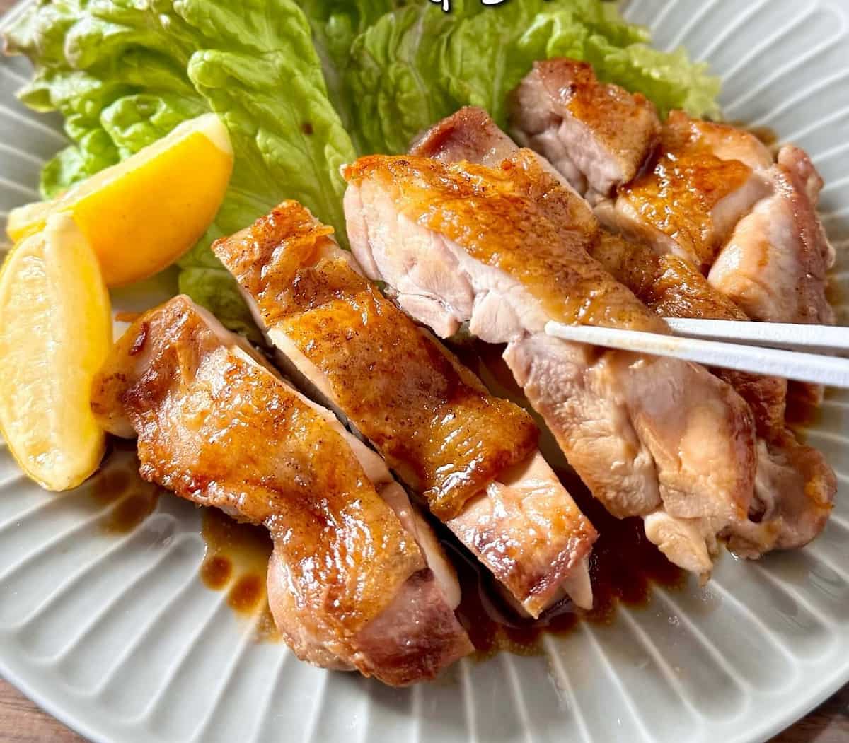 夕食のメインおかずに♪鶏もも肉でジューシーな「チキンソテー」