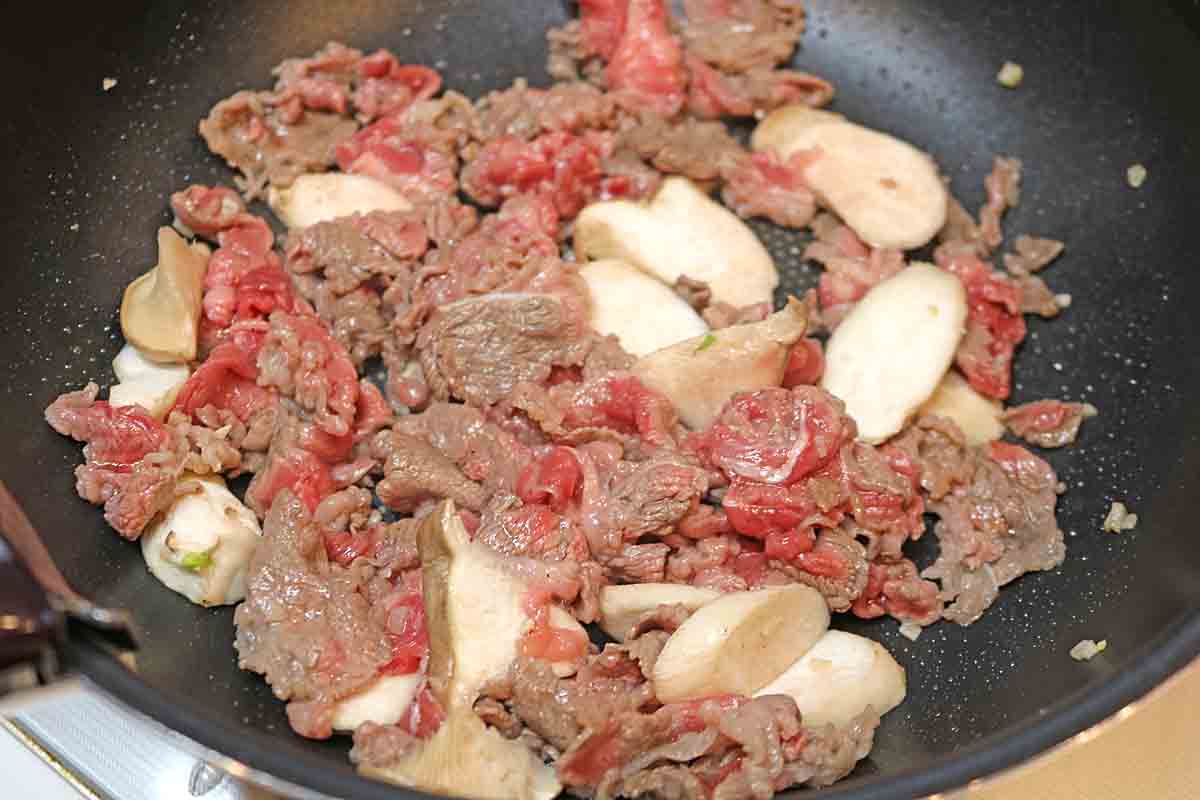 牛肉セロリ炒め４