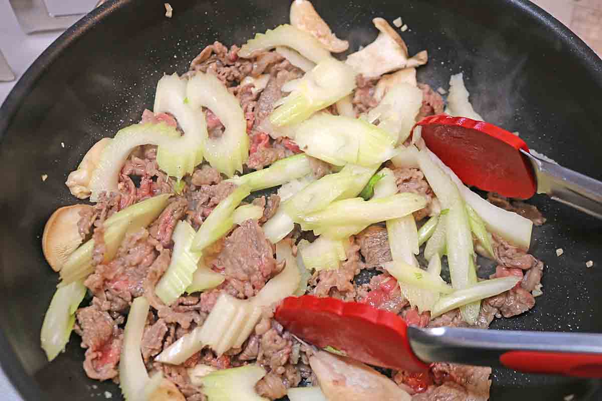 牛肉セロリ炒め５