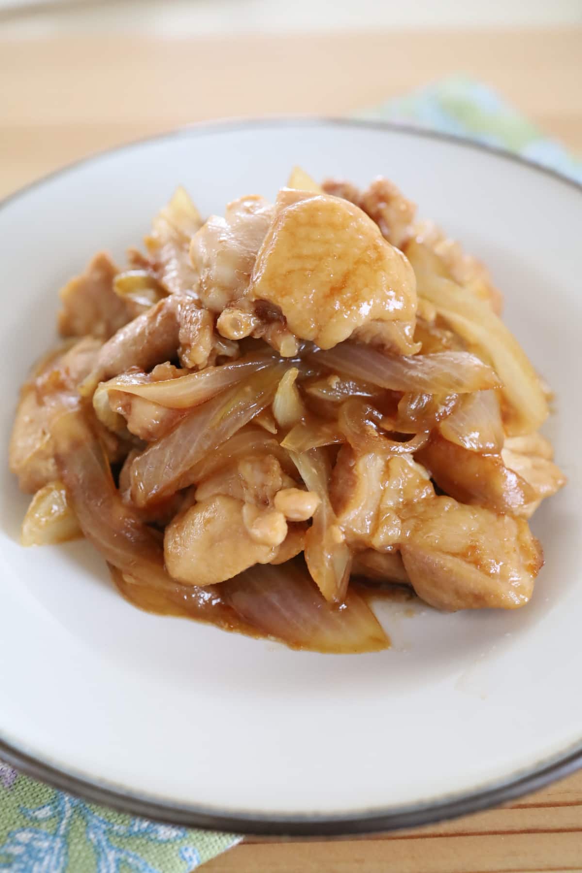 「鶏肉と玉ねぎのオイスター照り焼き」レシピ