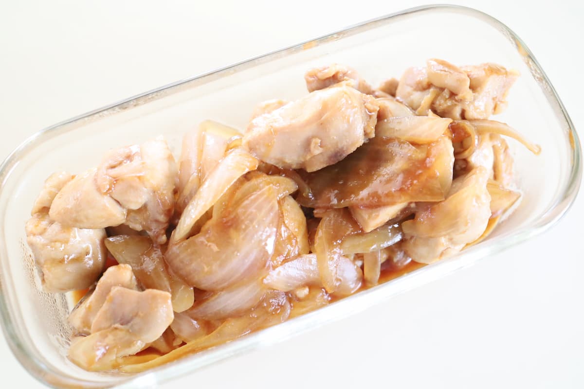 「鶏肉と玉ねぎのオイスター照り焼き」レシピ