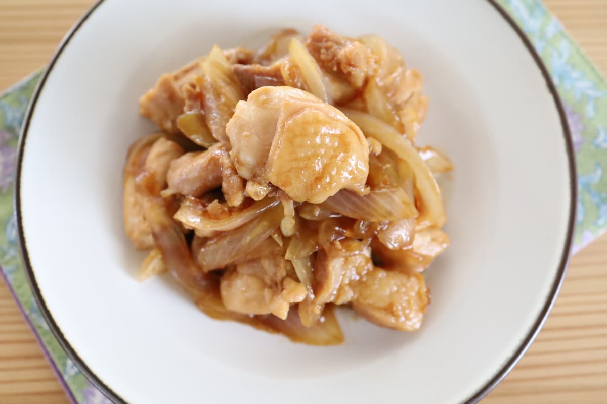 「鶏肉と玉ねぎのオイスター照り焼き」レシピ