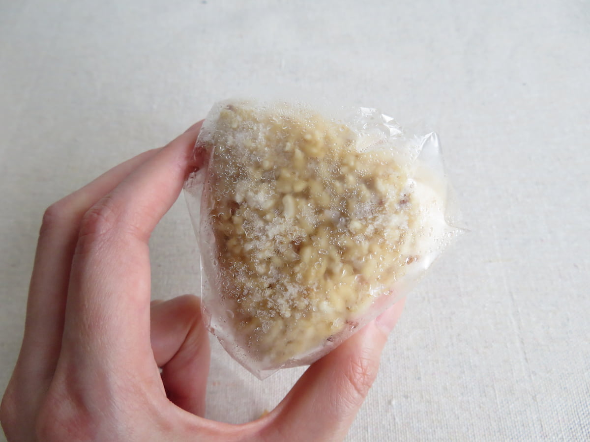 個包装されたおにぎり