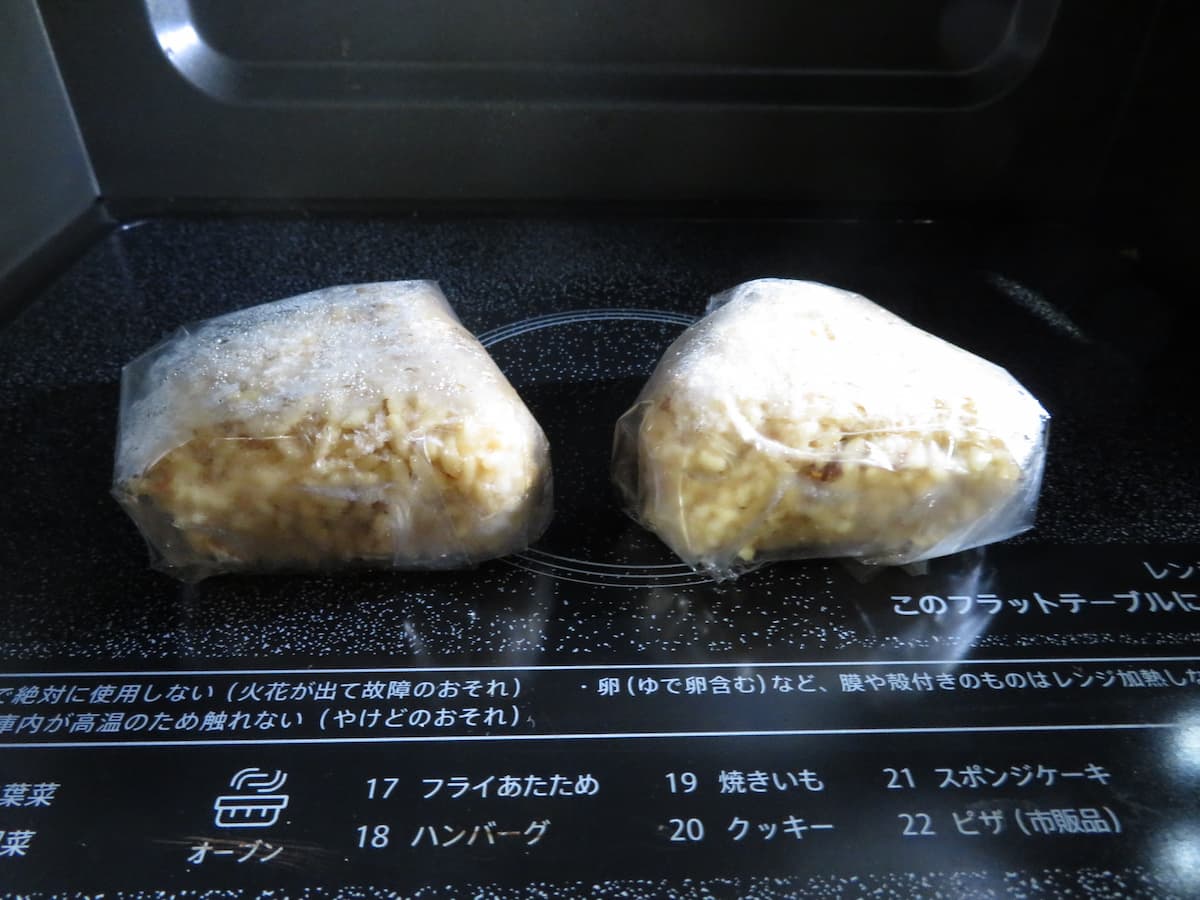 電子レンジでおにぎりを加熱