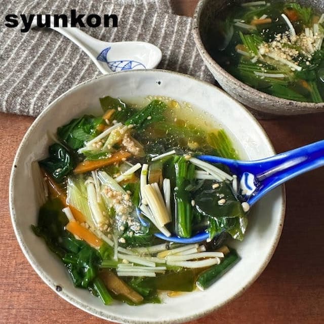 子どもがめっちゃ好きな味!「ほうれん草とわかめのスープ」