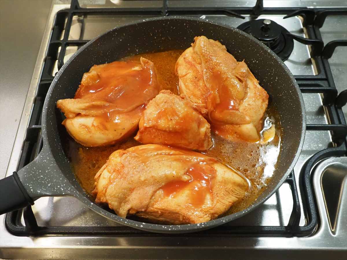 チリソースでぴりっと美味しい自家製サラダチキン