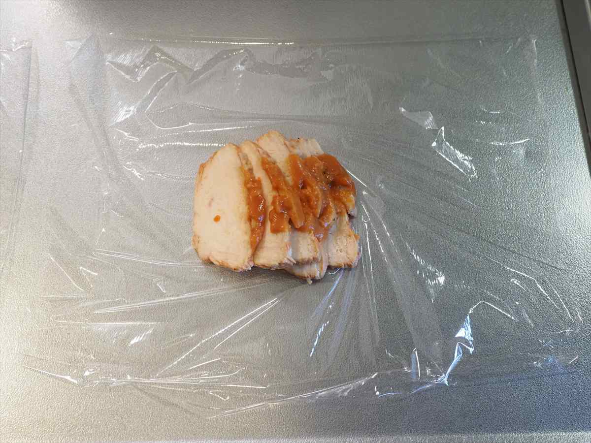 チリソースでぴりっと美味しい自家製サラダチキン