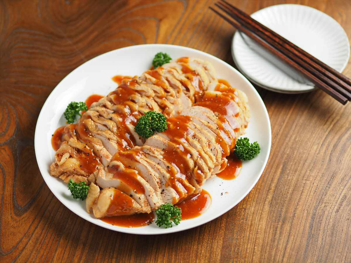 チリソースでぴりっと美味しい自家製サラダチキン