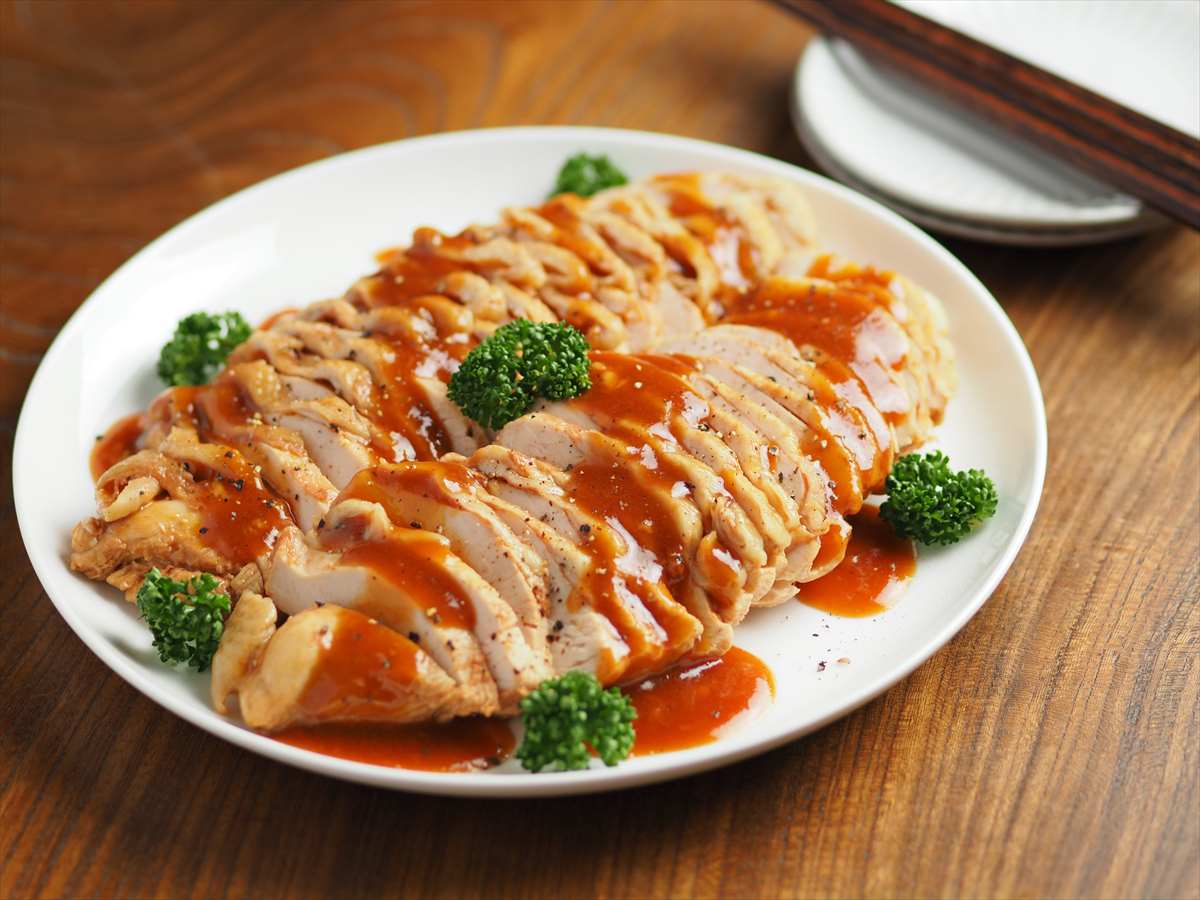 チリソースでぴりっと美味しい自家製サラダチキン