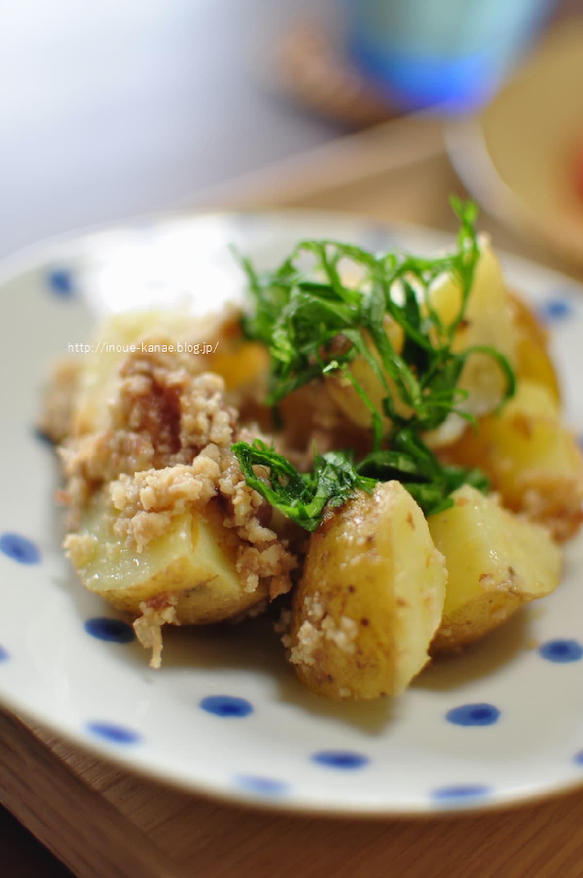 さっぱりおいしい煮物レシピ「梅おかかそぼろじゃが煮」