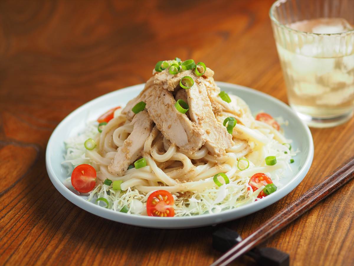 鶏むね肉レンジ蒸しのさっぱりごまタレうどん