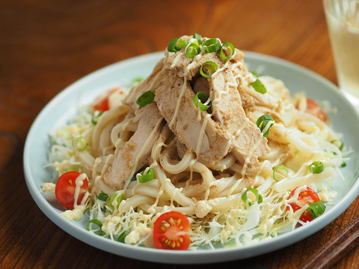鶏むね肉レンジ蒸しのさっぱりごまタレうどん