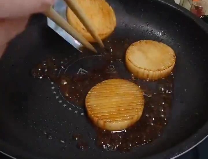 伸びーる大根ステーキ