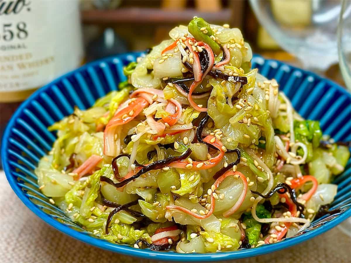 おいしいヘルシー!「レンチン白菜とカニカマのやみつき塩昆布和え 」レシピ