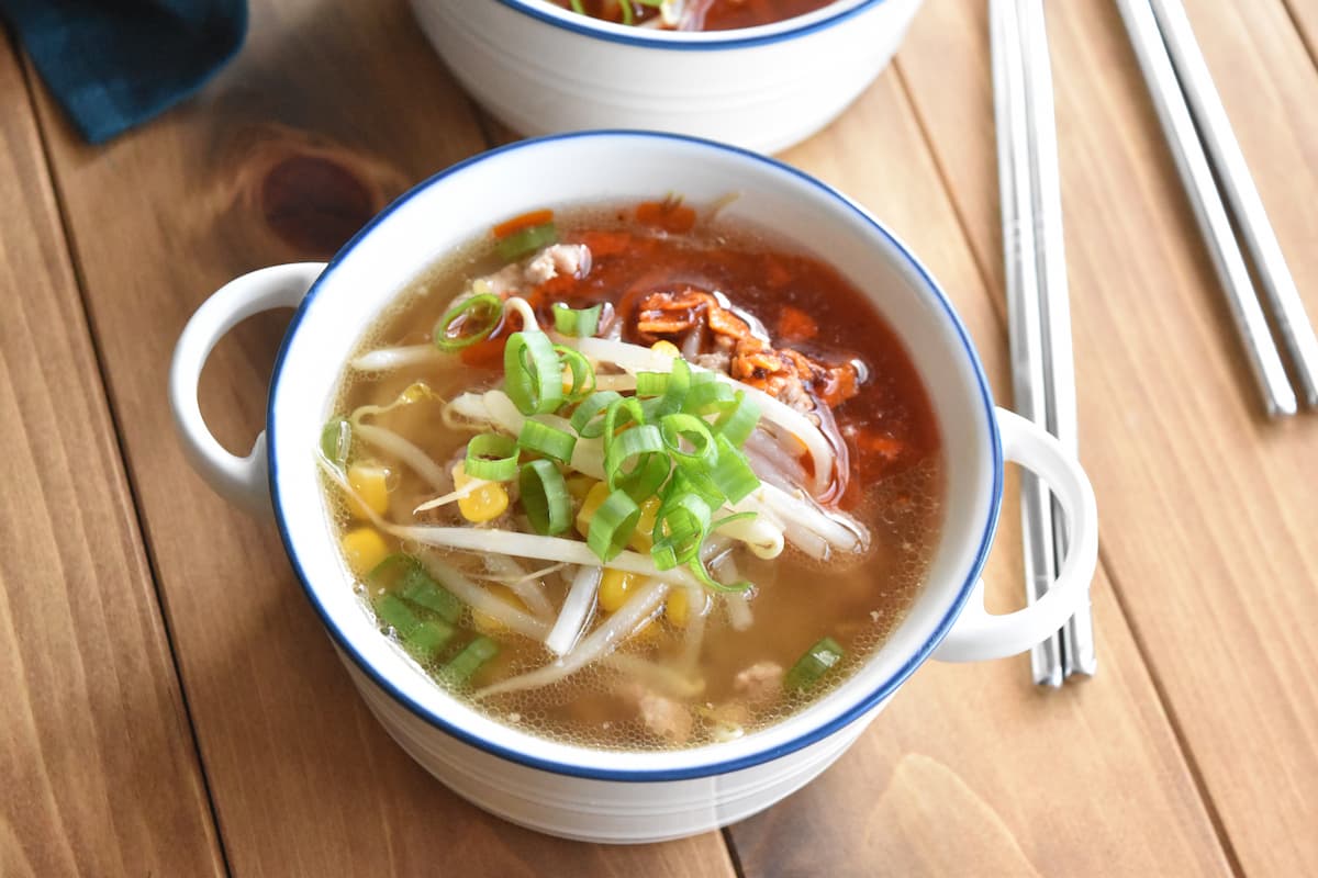 仕上がり(もやしとコーンの味噌ラーメン風スープ)
