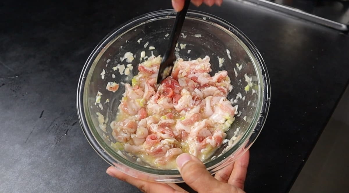 混ぜる だれウマ　ねぎ塩豚カルビ丼