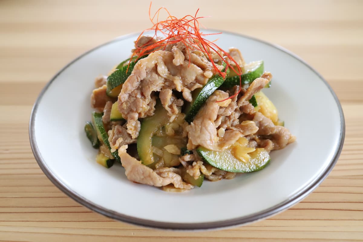 ズッキーニと豚肉のピリ辛にんにく炒め