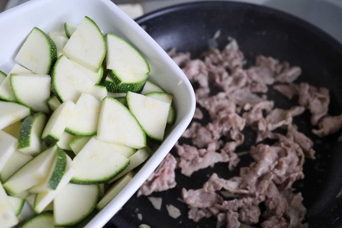 ズッキーニと豚肉のピリ辛にんにく炒め