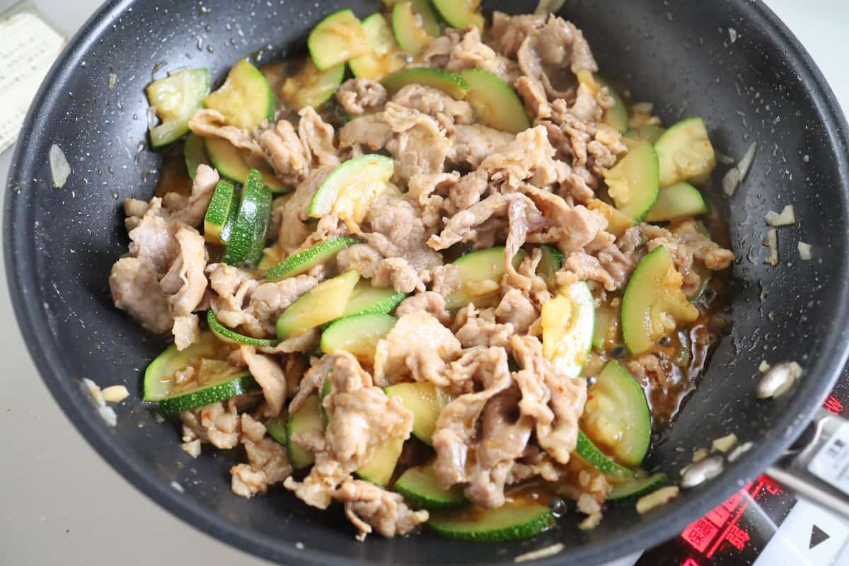 ズッキーニと豚肉のピリ辛にんにく炒め