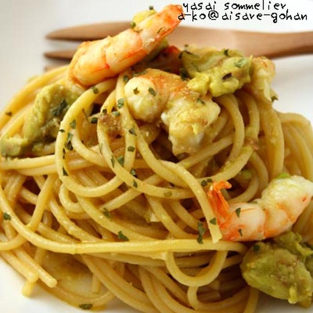 にんにくレモン醤油味が合う!「えびとアボカドのオイルパスタ」レシピ