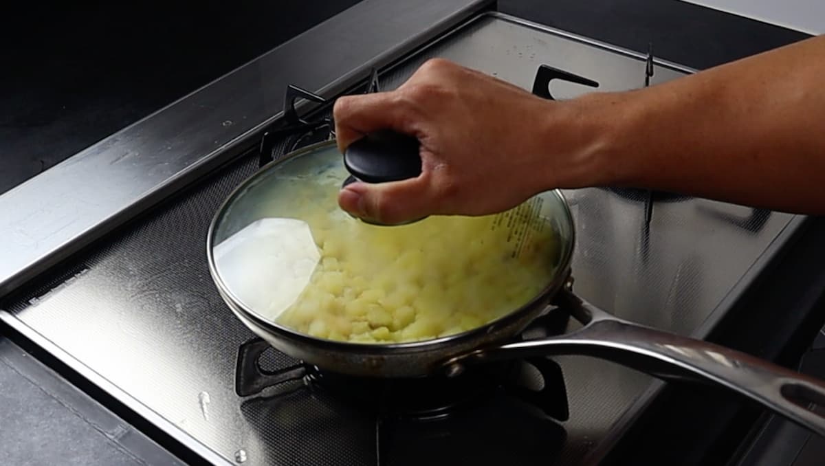 蓋をする　だれウマ　じゃがいものカリカリ焼き
