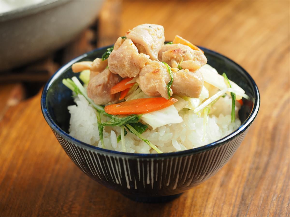 鶏ちゃん焼き、野菜たっぷり、甘辛い味噌しょう油味でご飯がモリモリいけます!